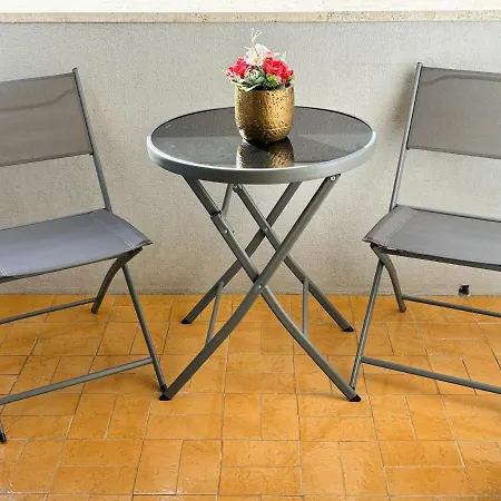 公寓 Les Di Adi Apt *